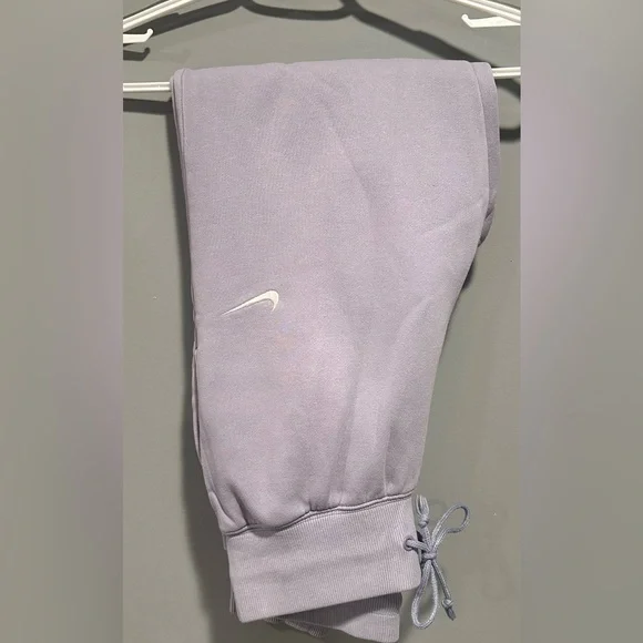 Nike women’s lilac purple Sweatpants - Picture 3 of 4